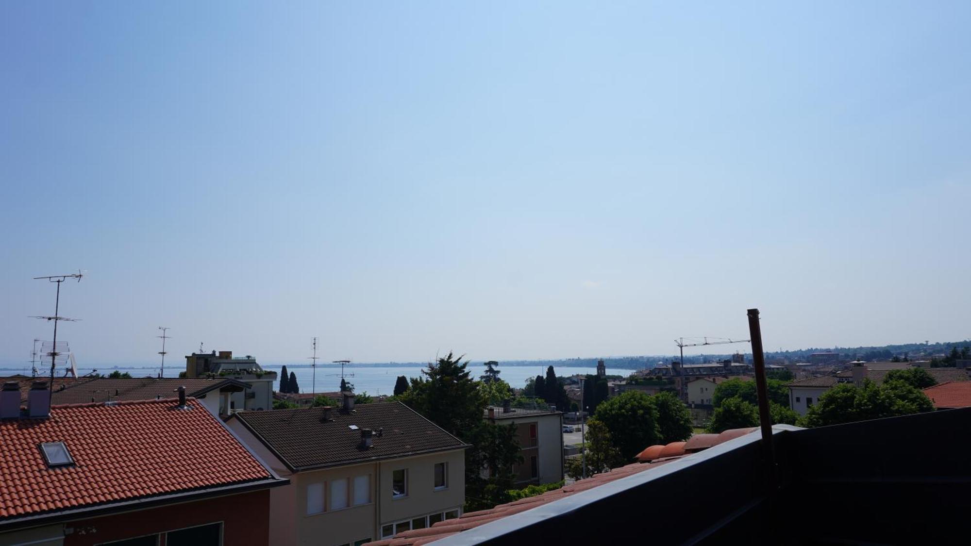 Appartamenti Villa Lina Дезенцано-дель-Гарда Екстер'єр фото