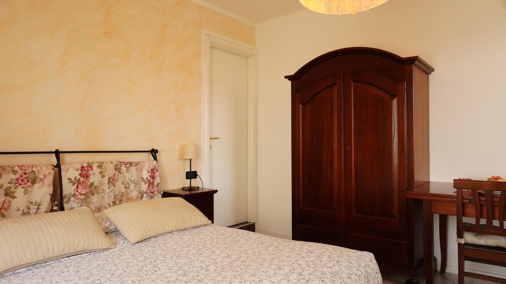 Appartamenti Villa Lina Дезенцано-дель-Гарда Екстер'єр фото